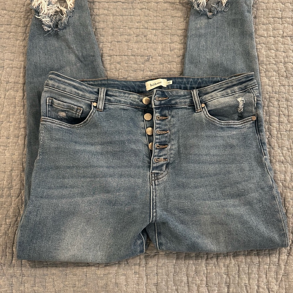 Bohme Women’s Blue Distressed Button-Fly Women Jeans, skinny fit. Size 32